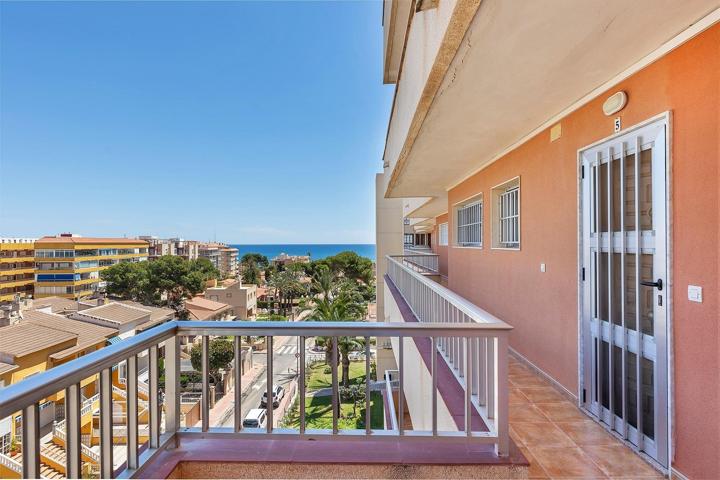 Apartamento en 5a planta orientado al sur en Punta Prima photo 0
