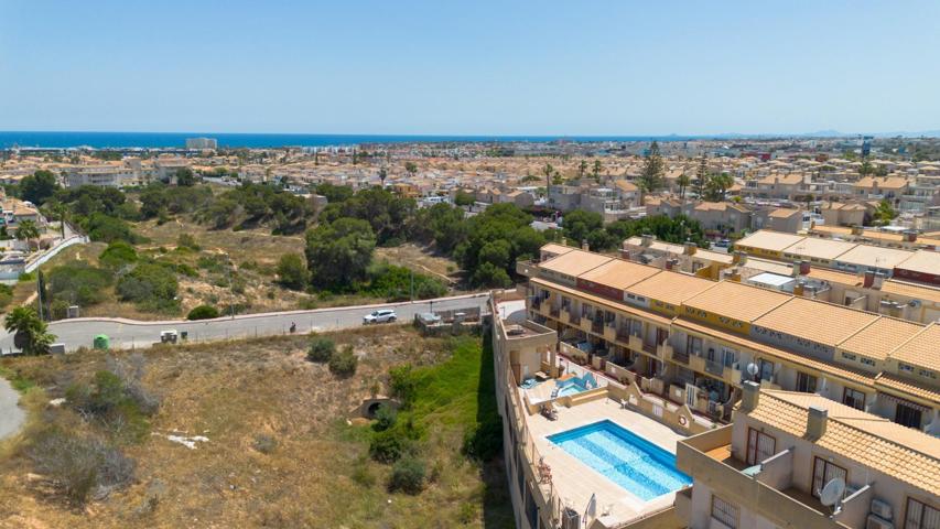 Luminoso Tríplex en Venta – Orientación Sur, 3 Plantas, Cerca del Mar photo 0