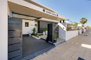 Chalet moderno en Lomas de Cabo Roig photo 0