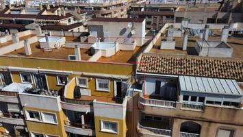 ÁTICO MODERNO CON GRAN TERRAZA , SOLARIUM Y GARAJE EN EL CENTRO DE TORREVIEJA. photo 0