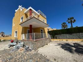 chalet independiente en venta en el Raso photo 0