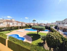 Espacioso bungalow con Solárium y Parcela Privada y garage en el centro de Torrevieja photo 0