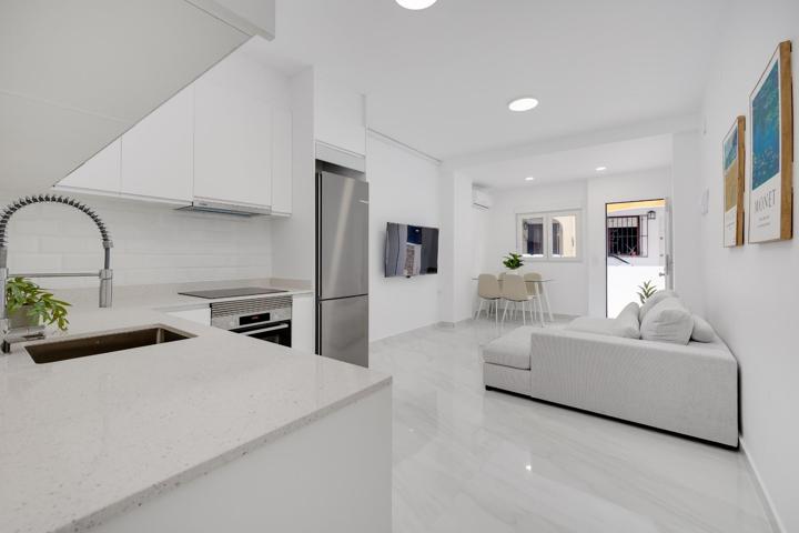 Bungalow Renovado con Solárium Privado de 40m2 en Orihuela Costa photo 0