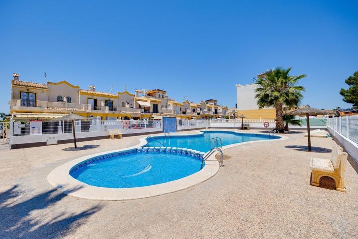 Casa adosada en venta en Guardamar del Segura photo 0