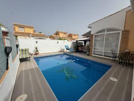 ✨🏡 Hermoso Bungalow Renovado con Piscina Privada de Agua Salada en La Florida – €225,000 🏡✨ photo 0