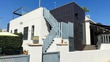 Impresionante Villa en una Comunidad Segura con Piscina Cerca de Villamartin photo 0