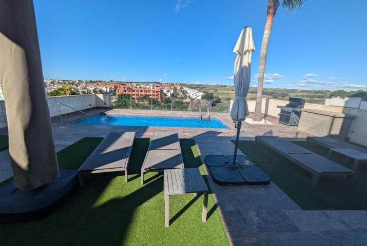 Impresionante villa de 3 dormitorios con piscina privada climatizada y vistas al mar en Villamartin photo 0