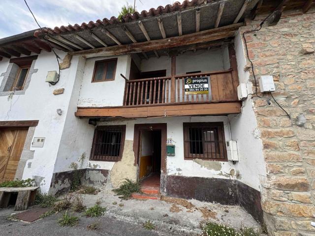 CASA CON HUERTO Y CUADRA PARA REFORMAR EN LLANES photo 0