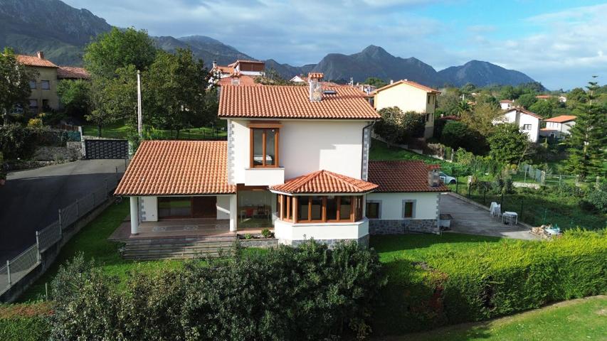 FANTASTICO CHALET CON PARCELA PRÁCTICAMENTE NUEVO photo 0