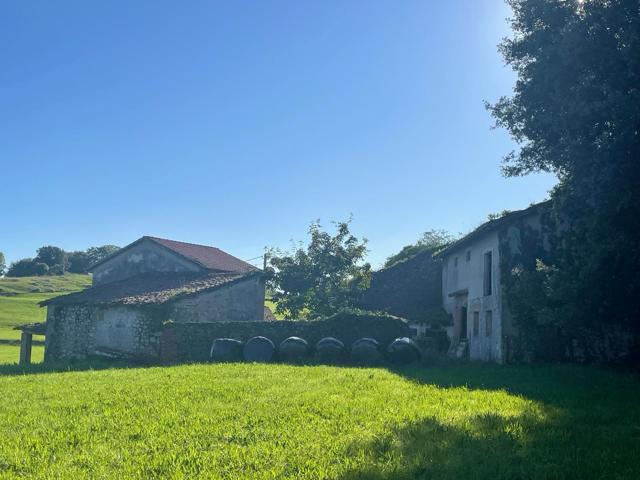 CONJUNTO DE VARIAS EDIFICACIONES PARA REFORMAR CON VISTAS DESPEJADAS A LLANES Y EL MAR photo 0
