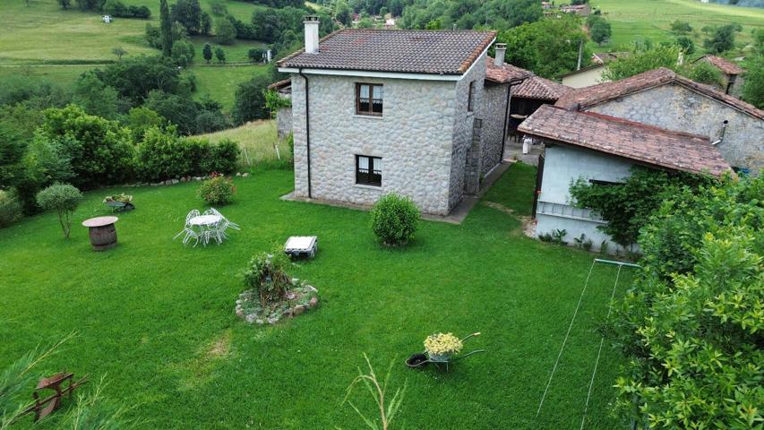 CONJUNTO CHALET,HORREO,CUADRA,FINCA CON V.V. EN ISONGO (CANGAS DE ONÍS) photo 0