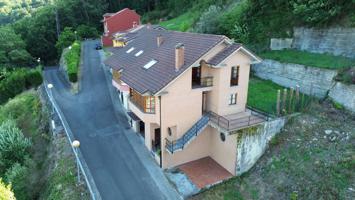 CHALET PAREADO EN INFIESTO CON FINCA CON 6 DORMITORIOS Y 3 BAÑOS photo 0