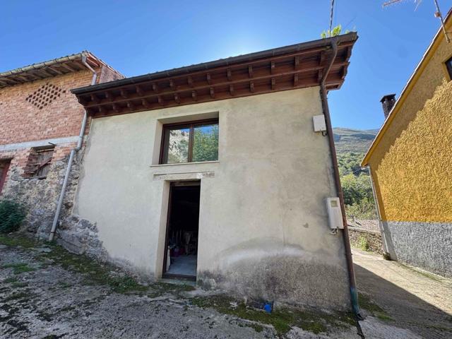 PROPIUS PONE A LA VENTA CASA PARA REFORMAR EN CORTINES photo 0