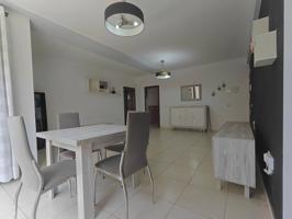 ¡Descubre este impecable piso en el corazón de la ciudad! photo 0