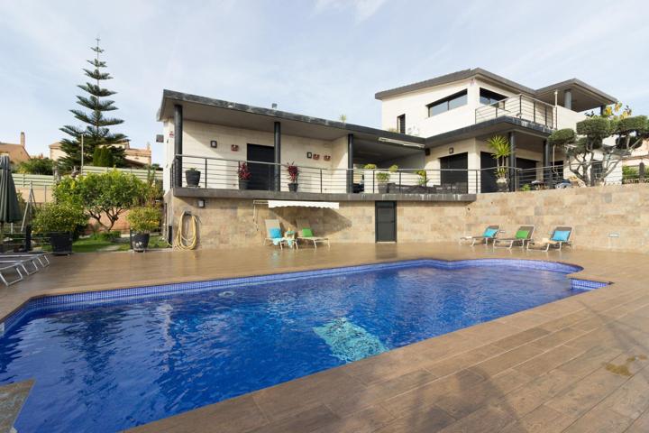 Preciosa villa con piscina en Roda de Berà photo 0