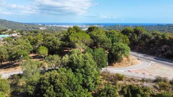 Terreno urbano de 1.169 m2 en Los Pinares (Lloret de Mar) — Vistas al mar, 5 min playa photo 0