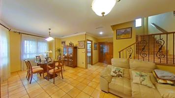 🏡 Vivienda unifamiliar con terraza, buhardilla, local en planta baja y vistas – Zona centro de Elda photo 0