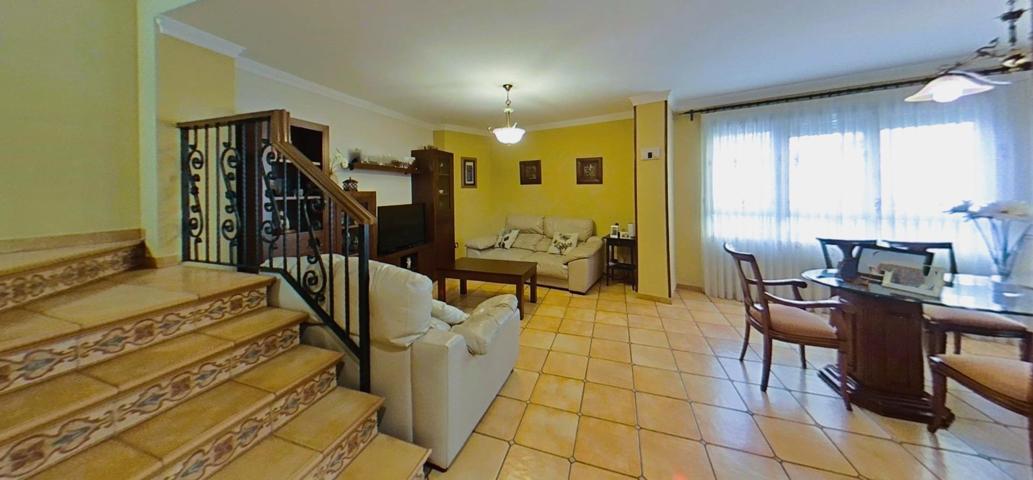 🏡 Vivienda unifamiliar con terraza, buhardilla, local en planta baja y vistas – Zona centro de Elda photo 0