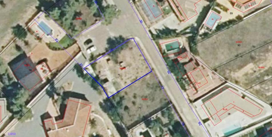 Parcela 501 m2 en esquina en urbanización Los Nogales - Bargas photo 0