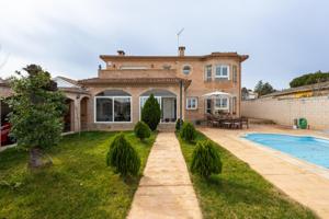 Unifamiliar Separadas En venta en Torrejón Del Rey, Torrejon Del Rey photo 0