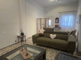 ¡En venta! Casa a dos pasos del centro en la línea photo 0