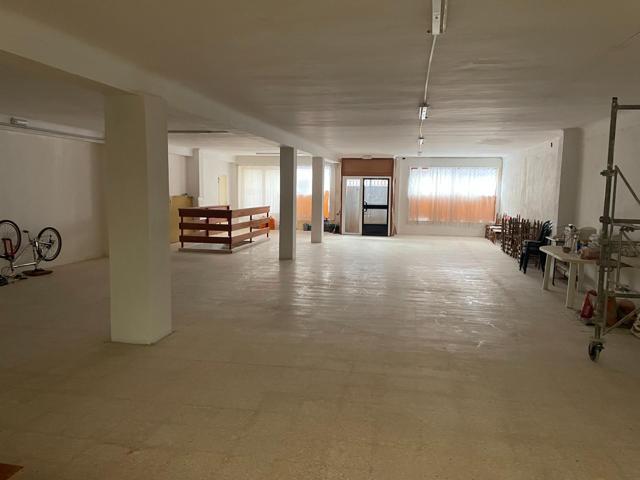 OPORTUNIDAD ÚNICA! AMPLIO LOCAL COMERCIAL EN PLANTA BAJA EN EL CENTRO DE AIELO DE MALFERIT. photo 0
