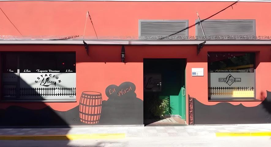 GRAN OPORTUNIDAD VENTA de Bar-Cafetería con Gran Renombre en Arenas de San Juan (Ciudad Real) photo 0