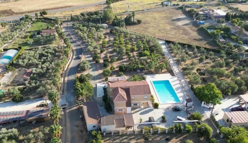 Gran casa con terreno y piscina cerca de Gibraleón photo 0