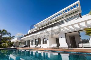Modern brand new five bedroom villa with sea and golf views in La Quinta photo 0