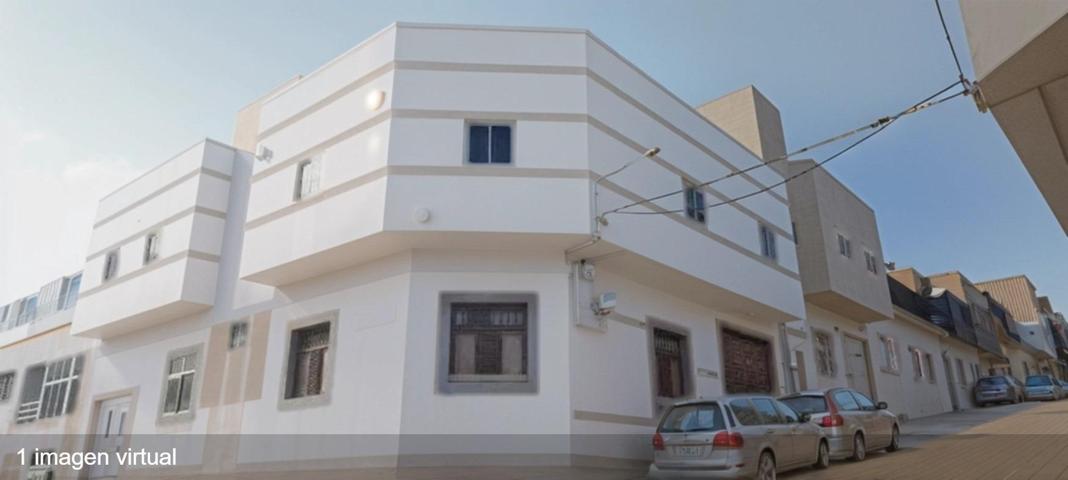 Edificio con 3 viviendas y garaje photo 0