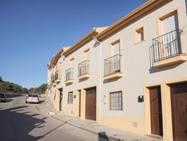 🏡 A Estrenar Tu Nuevo Hogar en Almodóvar del Río: Casa Adosada de Ensueño 🌟 photo 0