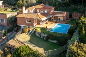 Espectacular Casa a 4 Vientos con Jardín y Piscina en Caldes d’Estrac, El Maresme photo 0