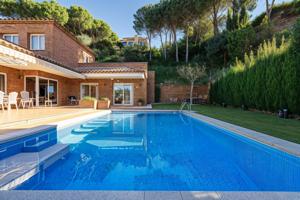 Espectacular Casa a 4 Vientos con Jardín y Piscina en Caldes d’Estrac, El Maresme photo 0