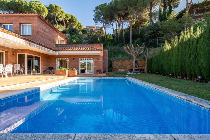 Espectacular Casa a 4 Vientos con Jardín y Piscina en Caldes d’Estrac, El Maresme photo 0