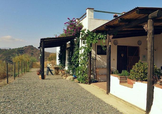 Espaciosa casa, situada en la cima de una gran parcela de 27.000 photo 0