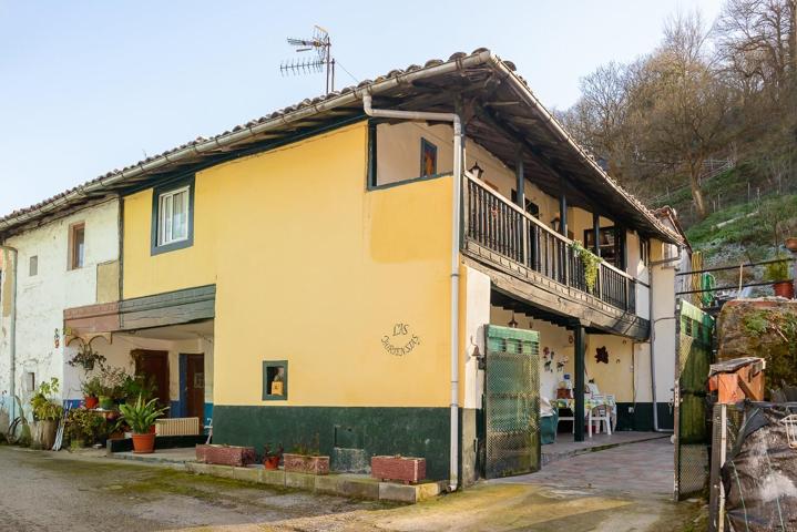 Disfruta de una vivienda unifamiliar con terreno en una zona urbana. photo 0