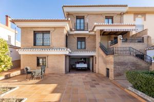 Exclusiva casa adosada de lujo en Urbanización Loma Linda, Ogíjares (Granada) photo 0