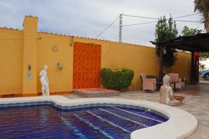 Chalet Independiente con Gran Parcela y Piscina en Dolores photo 0