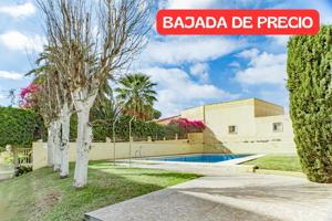 ¡Oportunidad en Aguadulce! Piso luminoso en esquina con piscina comunitaria photo 0