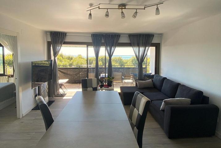 Exclusivo apartamento en primera línea de mar con vistas panorámicas – €360.000 photo 0