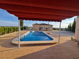 Este chalet tiene algo realmente especial (y no es broma) photo 0