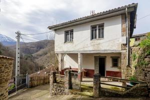 Casa tradicional asturiana en el concejo de Quirós, Asturias. photo 0