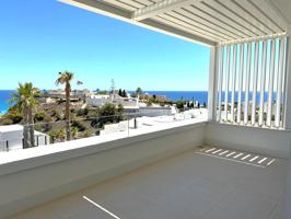 Apartamento dúplex de lujo en un complejo cerrado con vistas al mar. photo 0