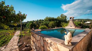 Casa con jardín y grandes posibilidades en Navarcles – ¡una oportunidad única! photo 0
