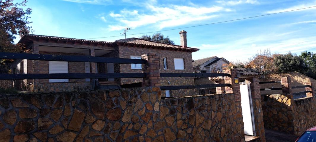 ▷ Exclusivo Chalet en Sotolargo: Piscina, Jardín y Vistas de Ensueño en Guadalajara photo 0
