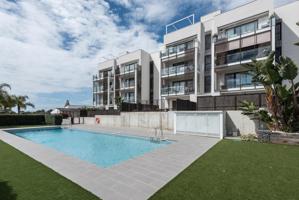 Piso esquinero de obra nueva con piscina comunitaria en Vilanova i la Geltrú photo 0