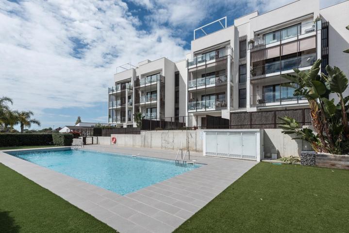 Piso esquinero de obra nueva con piscina comunitaria en Vilanova i la Geltrú photo 0