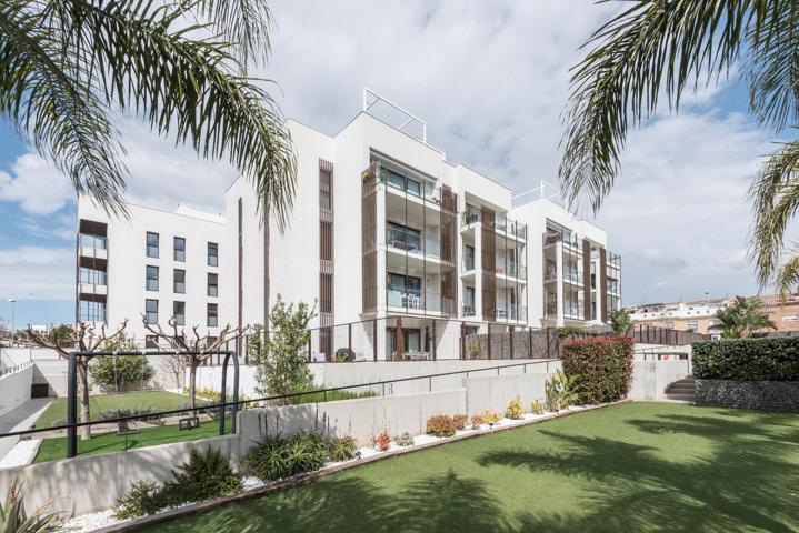 Exclusivo Dúplex esquinero con piscina comunitaria en Vilanova i la Geltrú photo 0