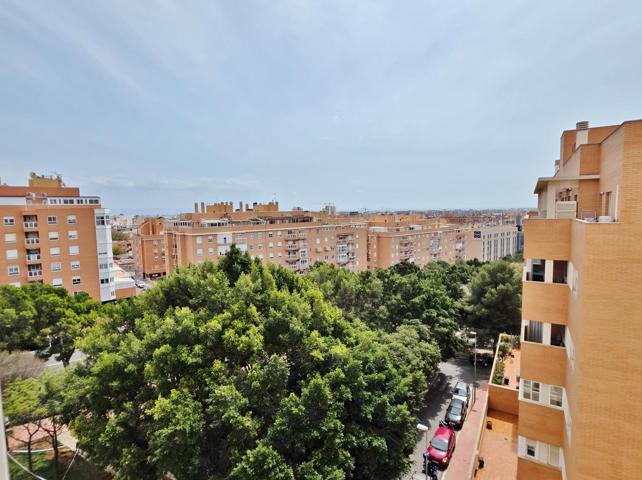 🌟 Exclusivo piso en venta en la Avenida del Mediterráneo, Almería 🌊 photo 0