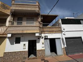 Unifamiliar En venta en Torrecardenas, Almeria photo 0